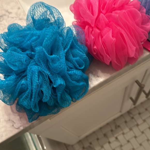 4 Loofah Sponges! - Picture 2 of 3